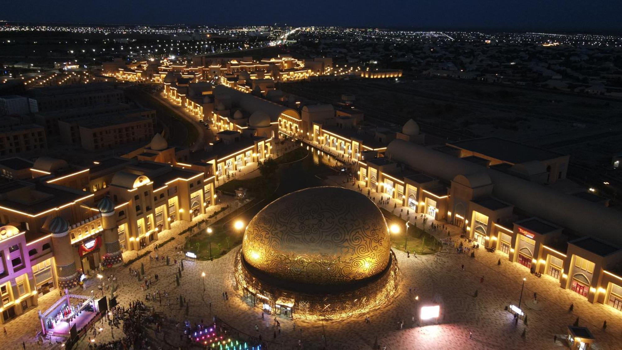 Karavansaray Turkistan Harbour Hotel -Flying Theatre Access Ngoại thất bức ảnh Al-Shaqra at night